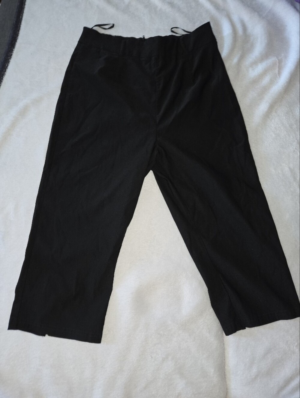 Boulevard Nights Black Capri Pants